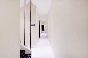 Fabhotel Majestic Crest