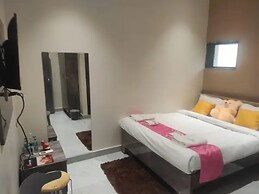 Fabhotel Moonlight Residency