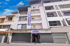 Fabhotel Moonlight Residency