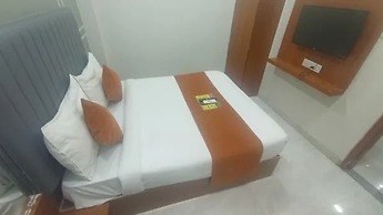 Fabhotel Kamari Inn