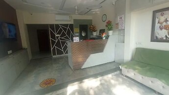 Fabhotel Kamari Inn