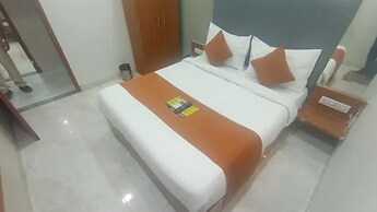 Fabhotel Kamari Inn
