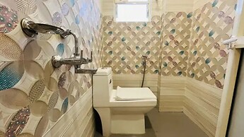 Fabhotel Aliza