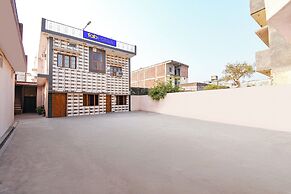 Fabhotel Royal Villa