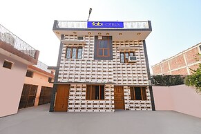 Fabhotel Royal Villa