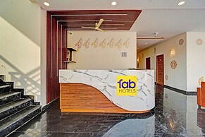 Fabhotel Day And Night Palace