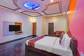 Fabhotel Day And Night Palace