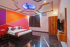 Fabhotel Day And Night Palace