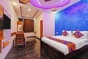 Fabhotel Day And Night Palace