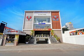 Fabhotel Day And Night Palace