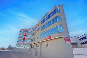 Fabhotel Pearl Inn