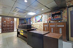 Fabhotel Crown Inn I