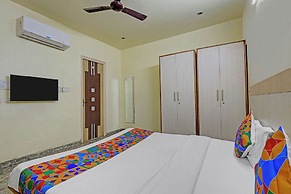 Fabhotel Crown Inn I