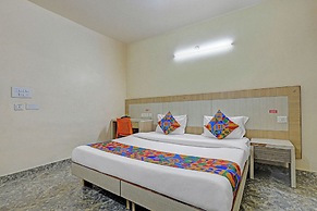 Fabhotel Crown Inn I