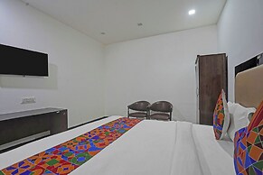 Fabhotel Red Apple Ii