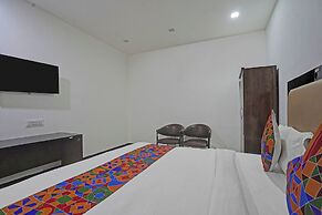 Fabhotel Red Apple Ii