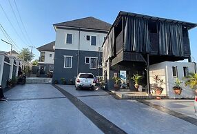 Deroche Apartment