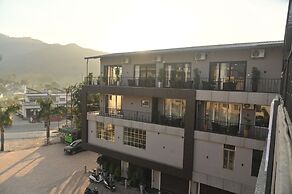 AARUSH HOTEL & RESORT
