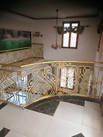 Maison Blanche Biteng