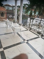 Maison Blanche Biteng