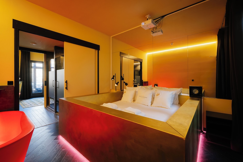 Supper boutique suites