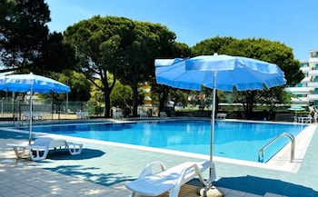 Studio With Terrace and Pool