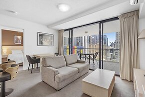 Stylish Brisbane Stay With Pool and Gym Access