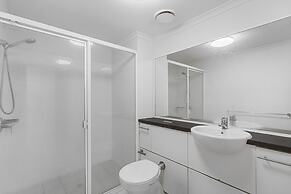Stylish Brisbane Stay With Pool and Gym Access