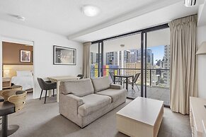 Stylish Brisbane Stay With Pool and Gym Access