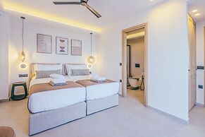 Villa Luxury Heaven - With Heated Pool