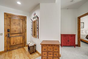 Ski-in/ski-out! Large Arrowhead Condo w/ Balcony