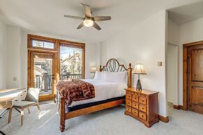 Ski-in/ski-out! Large Arrowhead Condo w/ Balcony