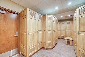 Ski-in/ski-out! Large Arrowhead Condo w/ Balcony