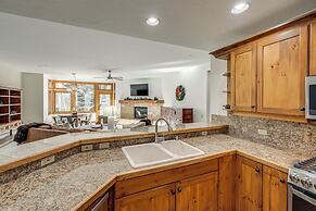 Ski-in/ski-out! Large Arrowhead Condo w/ Balcony