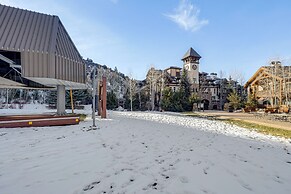 Ski-in/ski-out! Large Arrowhead Condo w/ Balcony