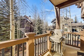 Ski-in/ski-out! Large Arrowhead Condo w/ Balcony