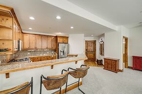Ski-in/ski-out! Large Arrowhead Condo w/ Balcony