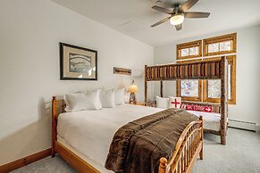 Ski-in/ski-out! Large Arrowhead Condo w/ Balcony