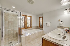 Ski-in/ski-out! Large Arrowhead Condo w/ Balcony