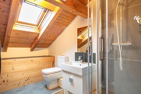 Alpine Chalet With Private Hot Tub