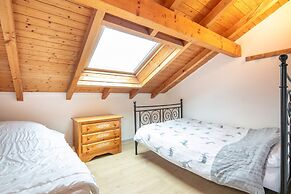 Alpine Chalet With Private Hot Tub