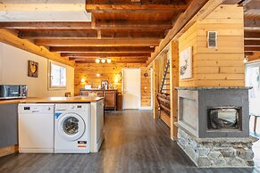 Alpine Chalet With Private Hot Tub