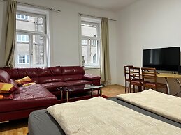 Cozy 2BR Apartment Near Danube River