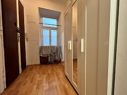 Cozy 2BR Apartment Near Danube River
