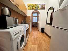 Cozy 2BR Apartment Near Danube River