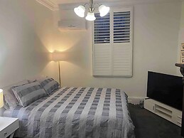 Cozy House Ideal Location