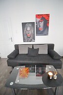 Premium 1BR Stay for 5 Prime Location
