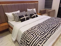 Less2more Luxury Suites - Comfort in Style