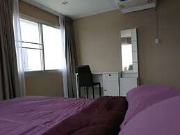 BKK 2 BR apt Near Sathon Iconsiam Firework View