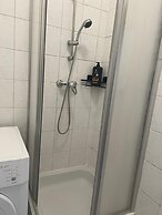 Modern 1BR City Apt for 5 Great Location